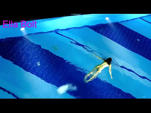 ❤️ मी पाहणे थांबवू शकत नाही, तरुण गोरा ELLA BOLT रिसॉर्ट पूलमध्ये नग्न पोहताना पकडला गेला ❤️  आमच्याकडे mr.hentai-menu.ru ﹏